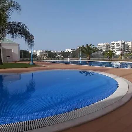Pool & Tennis דירה