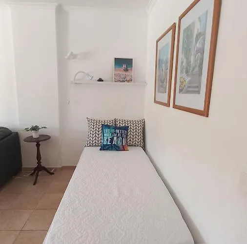 Pool & Tennis شقة *