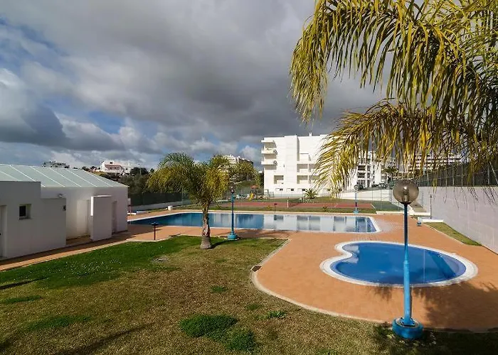 Pool & Tennis *