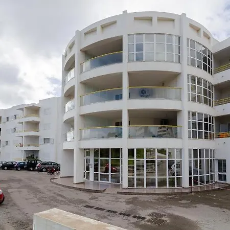 Pool & Tennis Apartment